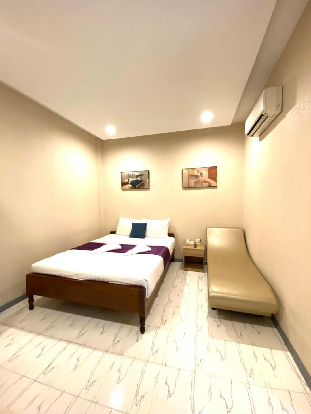 White Residence Hotel & Apartment Phnom Penh Dış mekan fotoğraf