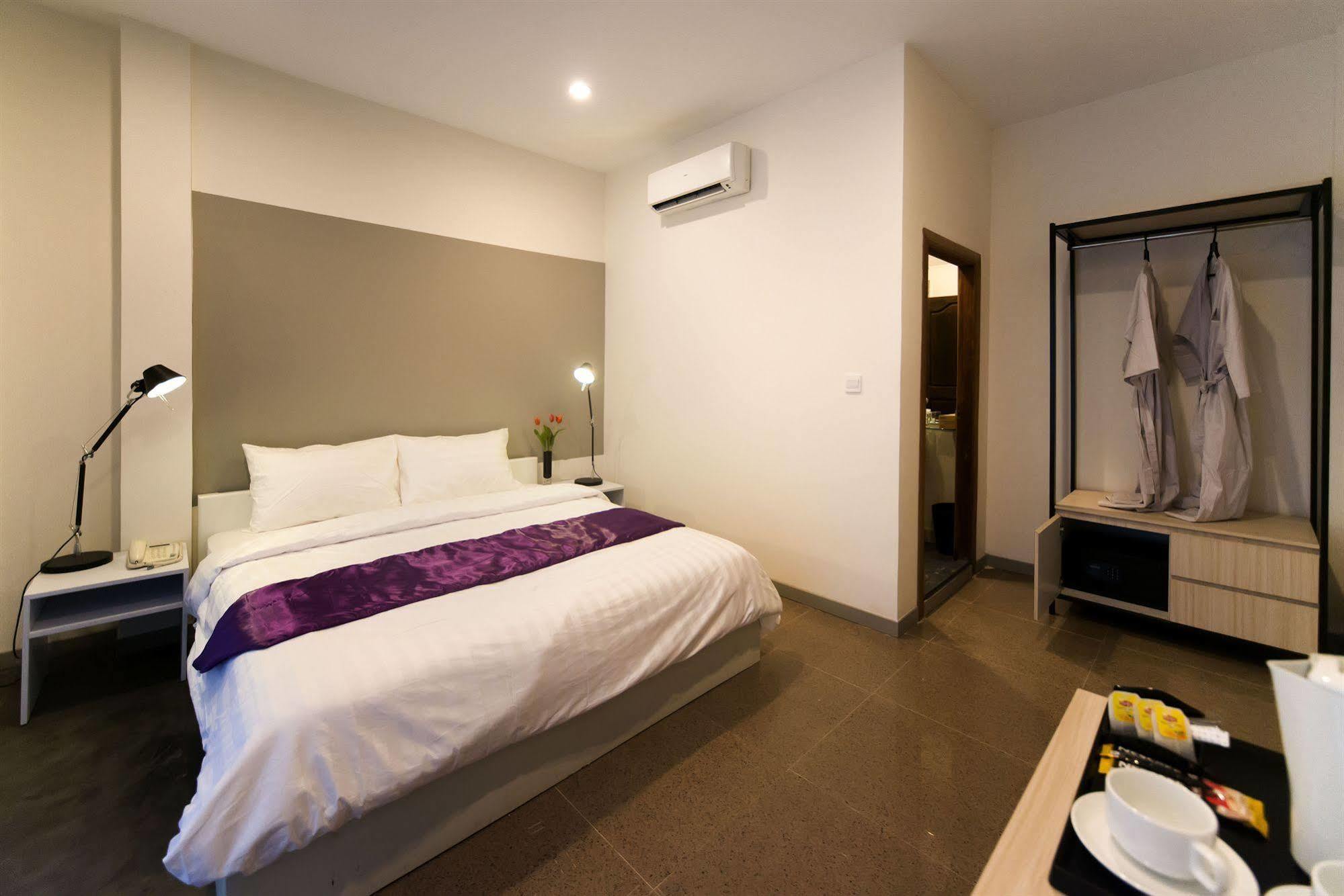 White Residence Hotel & Apartment Phnom Penh Dış mekan fotoğraf
